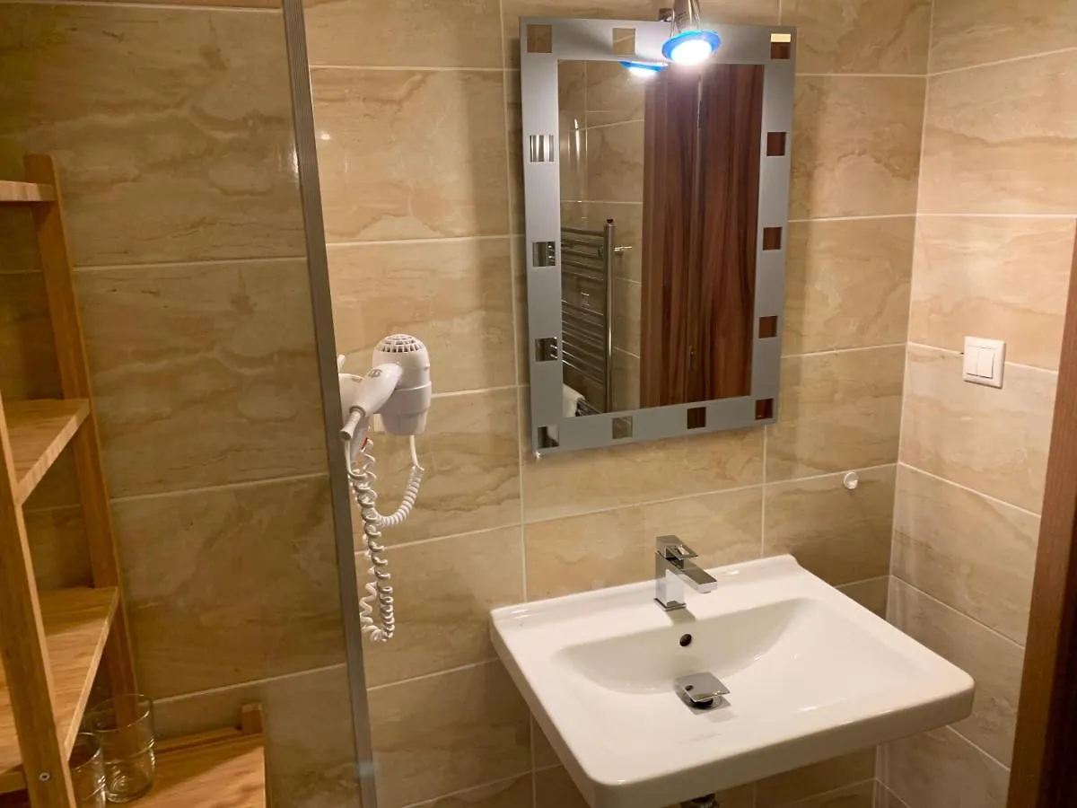 Abri Hotel Praga 3*,
