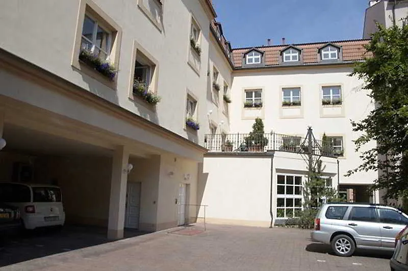 Abri Hotel Praga 3*,